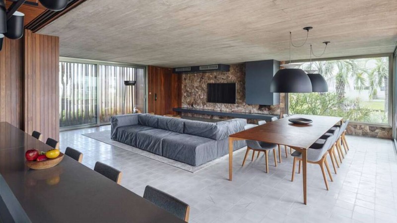 Современный двухэтажный дом, расположенный в Пелотасе, Бразилия