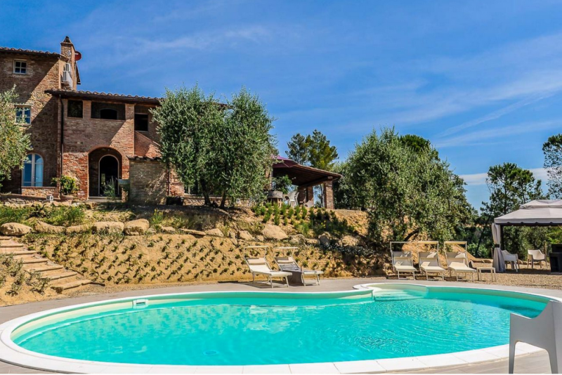 Традиционная вилла недалеко от Пизы, Италия Традиционная вилла недалеко от Пизы, Италия