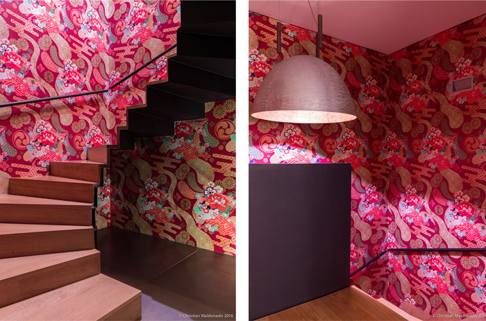 Интерьер пентхауса с полированными бетонными полами и обширной деревянной облицовкой