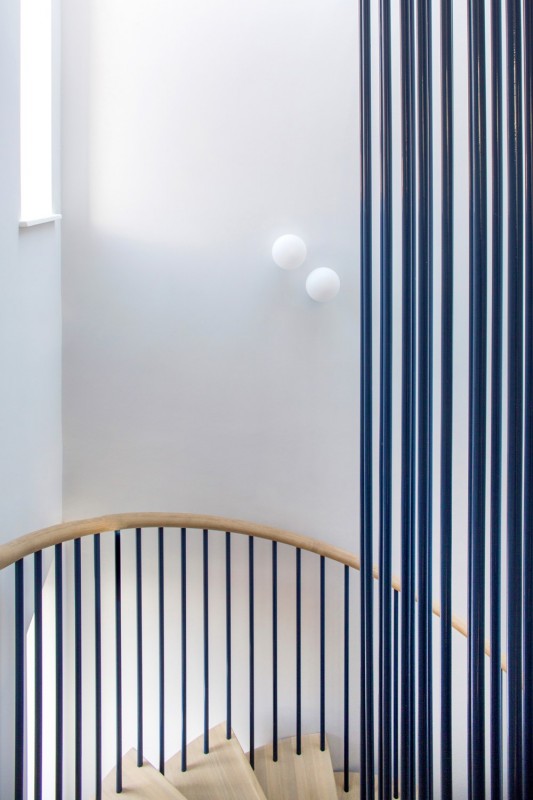 Яркие апартаменты в современном поместье середины века в Холланд-Парке, Лондон