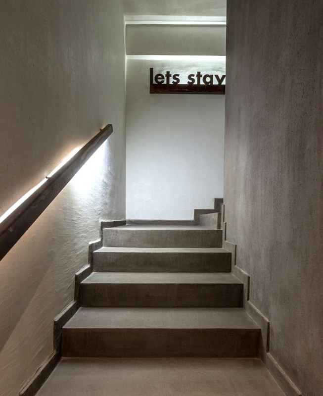 Современная индустриальная динамика в интерьере греческого дома