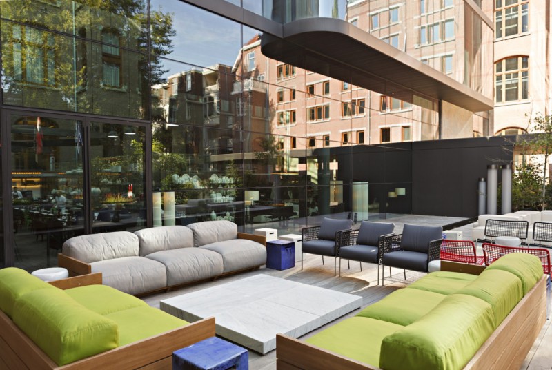 Современный отель в бывшей музыкальной консерватории в Амстердаме