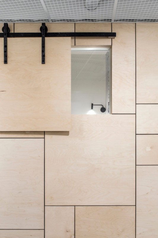 Бывший банк в Ювяскюля, Финляндия, был преобразован в современный хостел Studio Puisto Architects Бывший банк в Ювяскюля, Финляндия, был преобразован в современный хостел Studio Puisto Architects