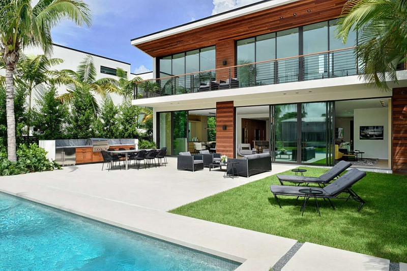 Двухэтажная резиденция на набережной в Майами-Бич