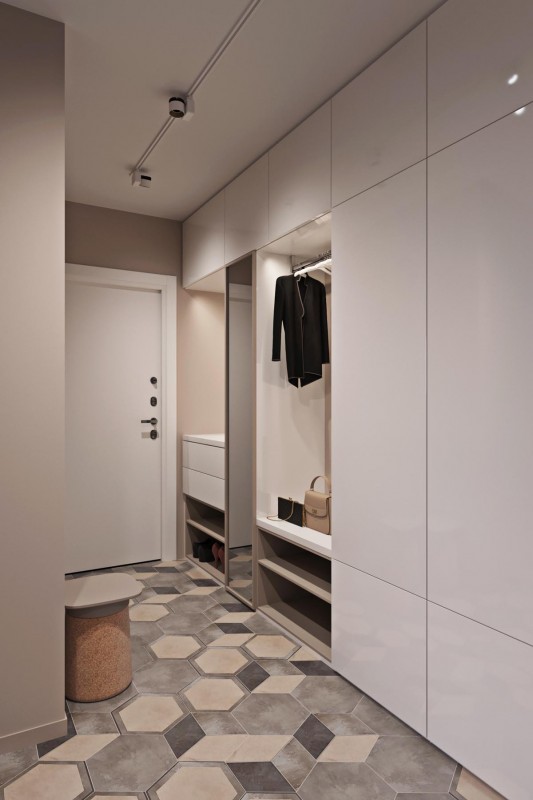 Глубокие гармоничные цвета чирок и терракотовый в интерьере небольшой квартиры