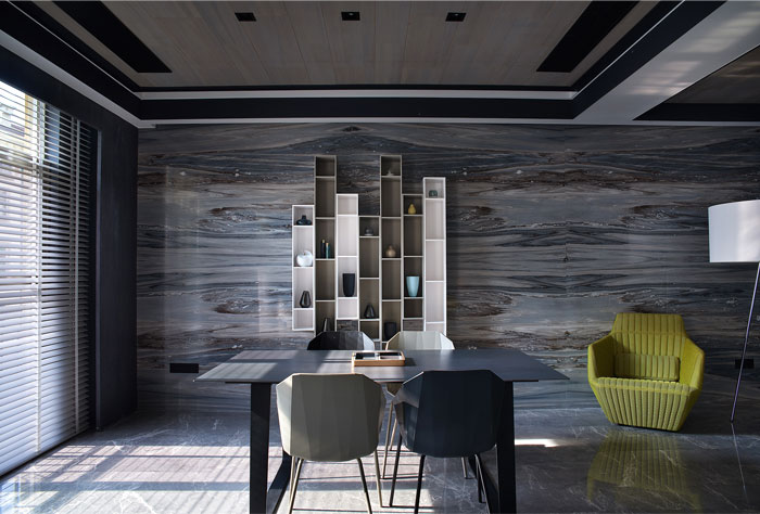 Интерьер апартаментов в темных тонах в Фучжоу, Китай