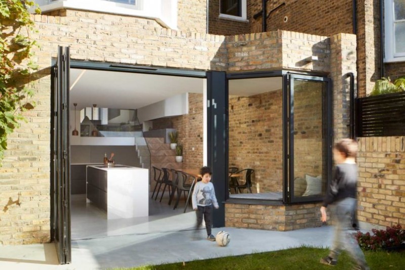 Многоуровневый дом с террасой, расположенный в Лондоне