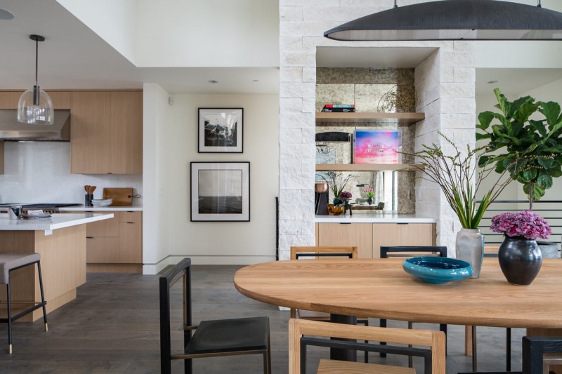 Нейтральная палитра мягких тонов и фактур в интерьере резиденции в Санта-Монике, Калифорния