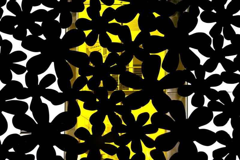 Резиденция в Калифорнии с фасадом из металлических цветов