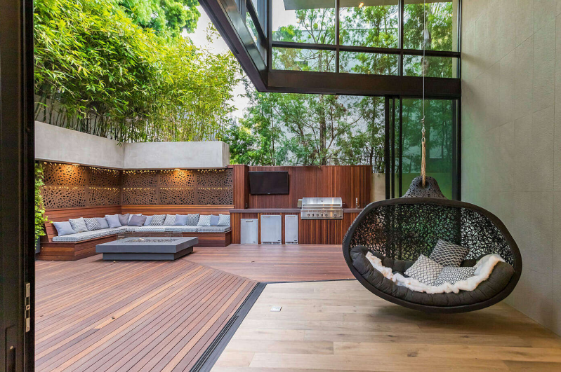 Роскошная современная резиденция, расположенная в Лос-Анджелесе