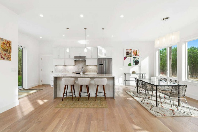 Проект двухэтажного дома, расположенного в Ист-Хэмптоне, штат Нью-Йорк