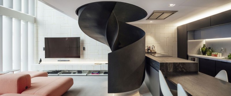 Стильная квартира-лофт с оригинальной винтовой лестницей