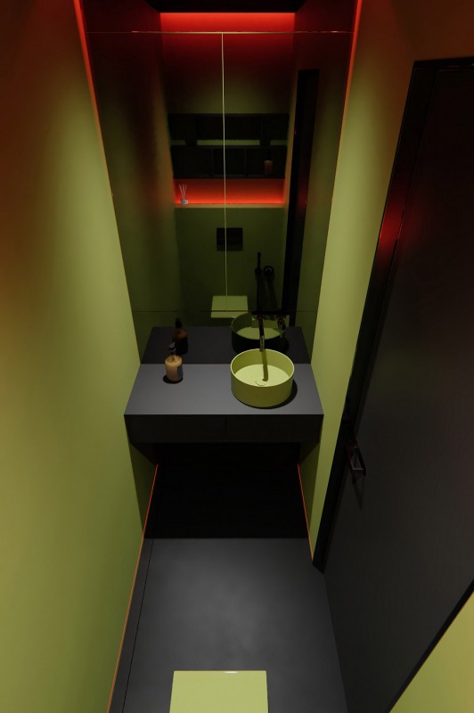 Интерьер в темных тонах Интерьер в темных тонах