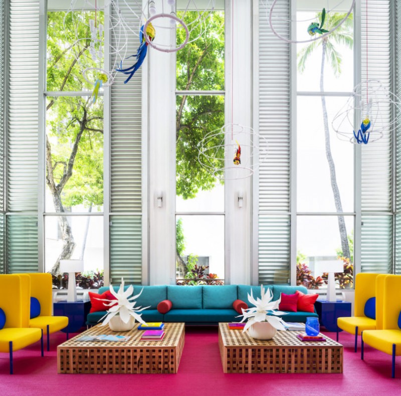 Неоновые цвета в интерьере отеля Shoreline Hotel Waikiki 4* на острове Оаху, Гавайи Неоновые цвета в интерьере отеля Shoreline Hotel Waikiki 4* на острове Оаху, Гавайи