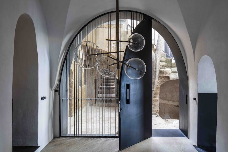 Реконструированный старинный дом на побережье