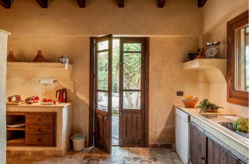 Старинная вилла эпохи колониализма, расположенная в Сицилии