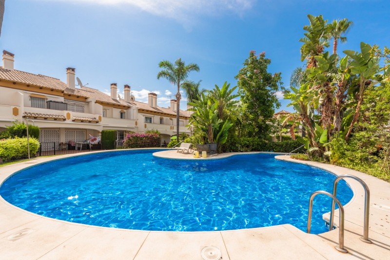 Двухуровневый таунхаус с террасой в Коста-дель-Соль, Испания