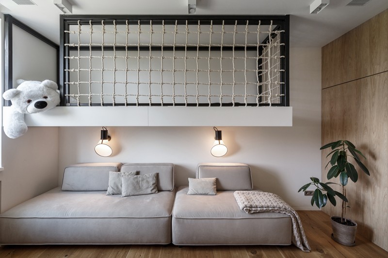 Дерево и камень в интерьере просторных апартаментов