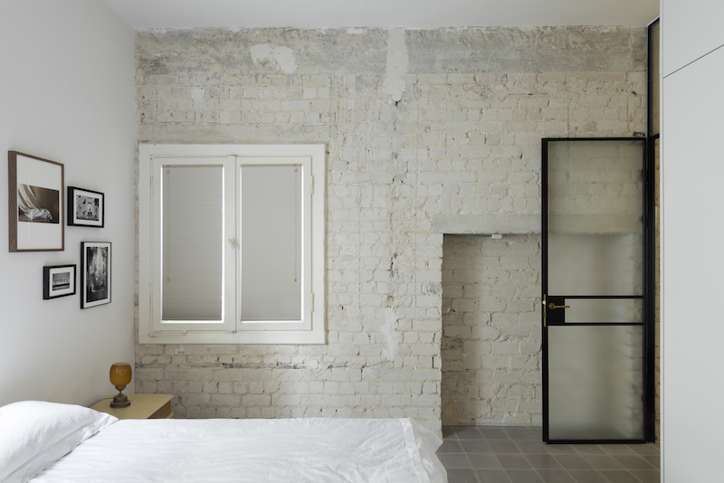 Длинная и узкая квартира в одном из старых домов Тель-Авива