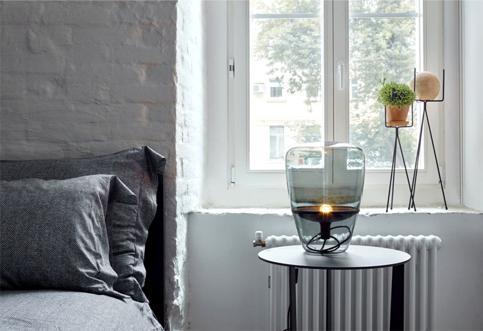 Уютная квартира с открытыми кирпичными стенами и арками