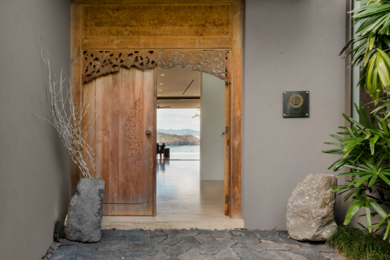 Современная вилла на побережье Тихого океана