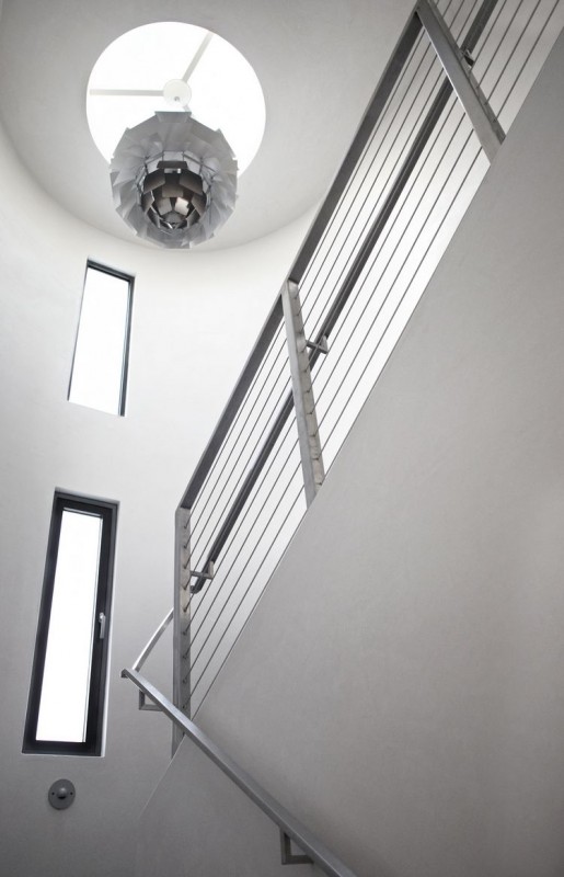 Скромный, экологичный приморский дом актера Брайана Крэнстона