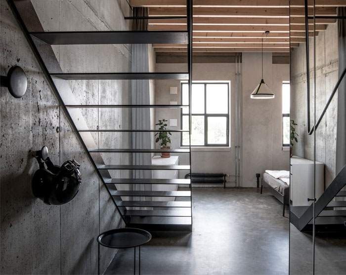 Вертикально ориентированный лофт, расположенный в промышленном здании