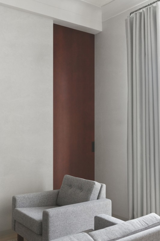 Акцентные фасады из шпонированного дерева в интерьере минской квартиры Акцентные фасады из шпонированного дерева в интерьере минской квартиры