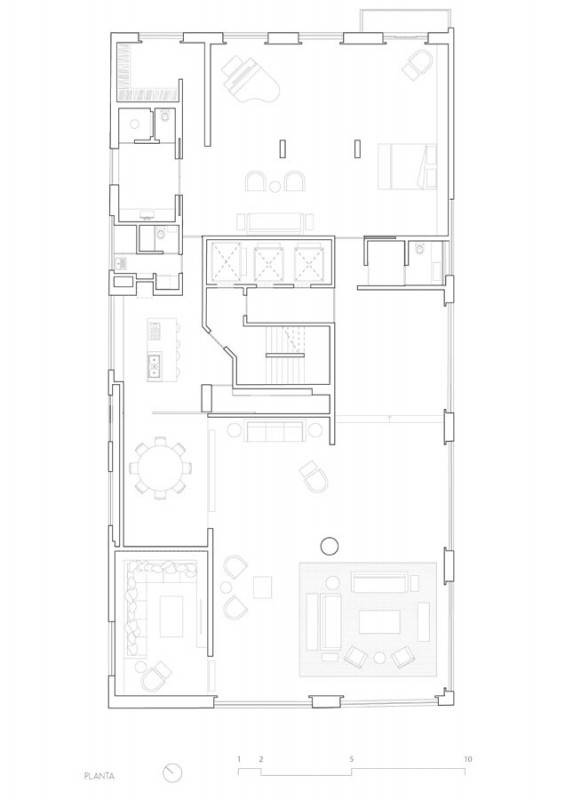 Квартира в Сан-Паулу, предназначенная для молодого коллекционера предметов искусства и мебели