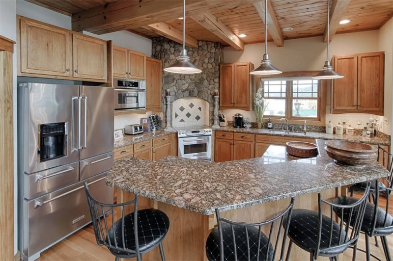 Особняк у озера в городе Батлер, Теннесси