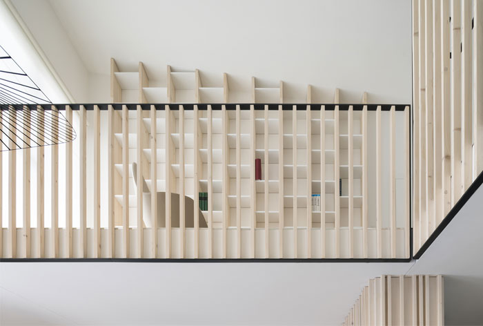 Палитра светлых оттенков и простые, элегантные формы в интерьере квартиры в Дубравке, Словакия