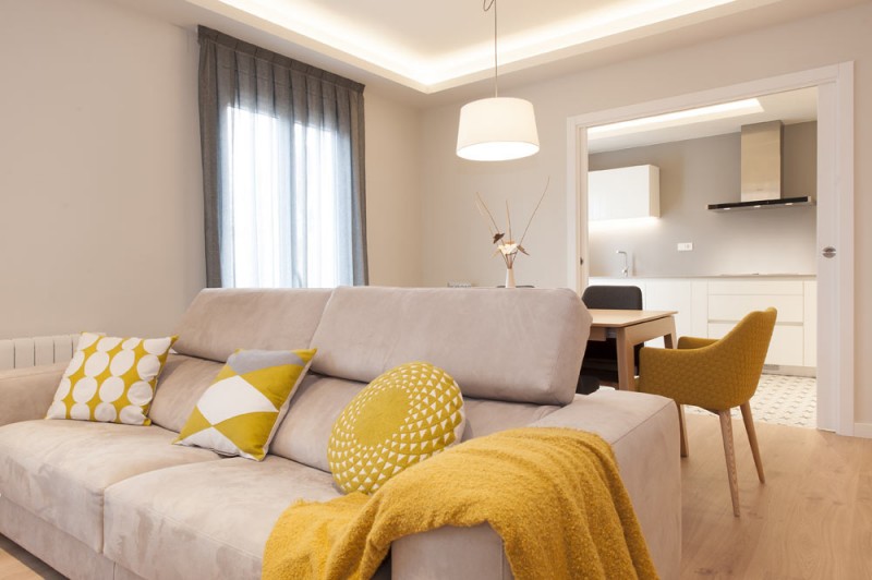 Интерьер просторной квартиры в Барселоне Интерьер просторной квартиры в Барселоне