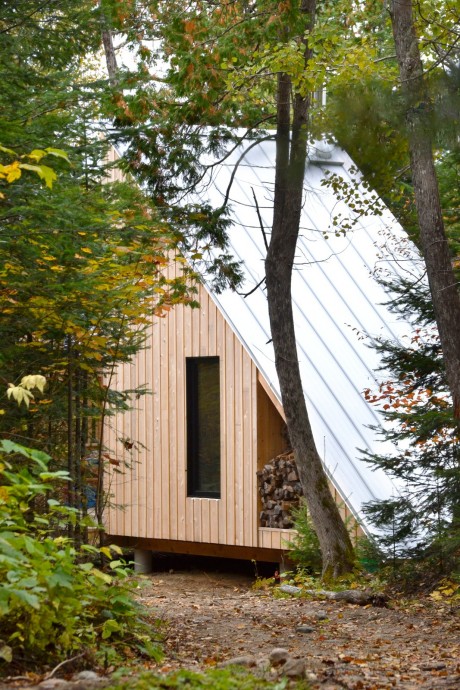 La Pointe: мини-дом, спроектированный для парка Пуассон-Блан, Оттава, Канада