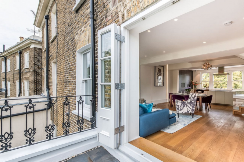 Интерьер уютного таунхауса