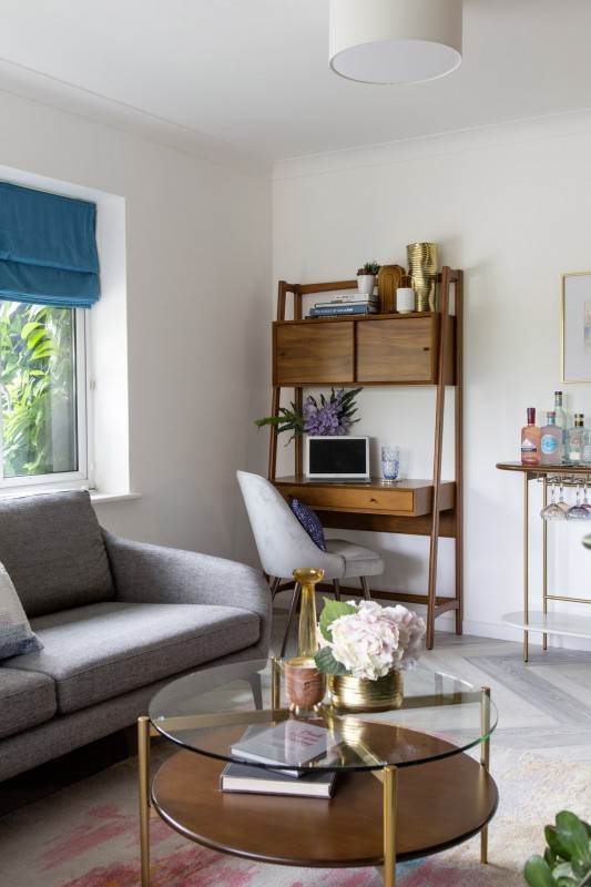 Интерьер уютной гостиной в лондонском таунхаусе