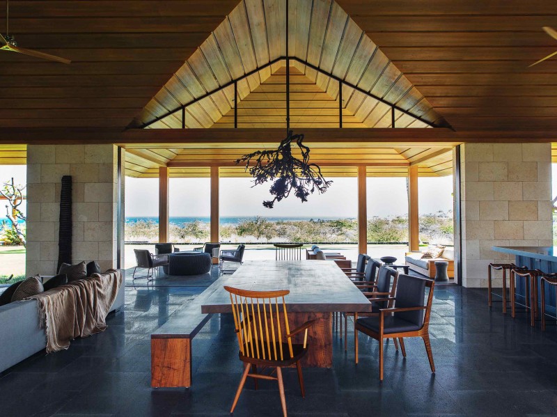 Стильный интерьер небольшой виллы