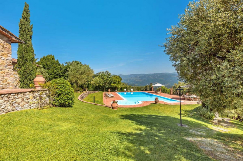 Вилла в Альбанских горах в Италии