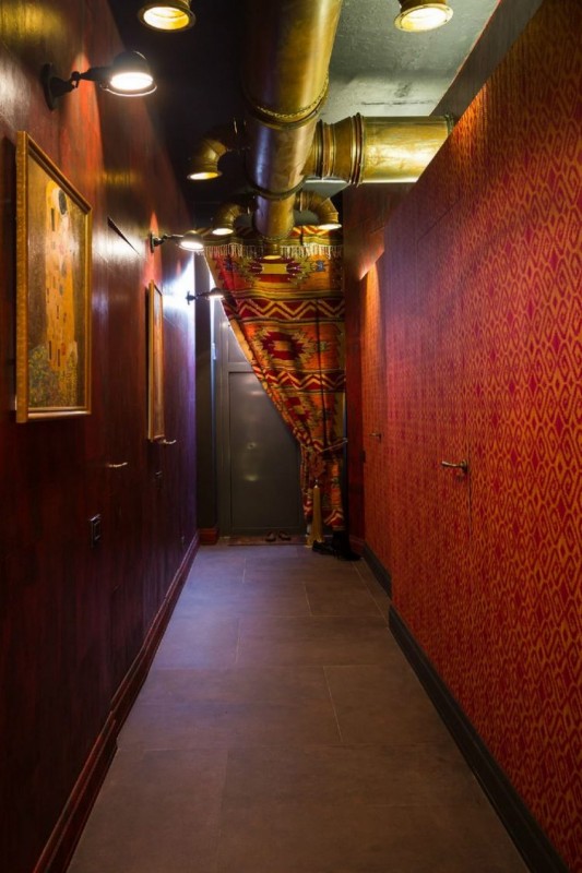 Эклектичный декор лофта, расположенного в бывшем старинном магазине