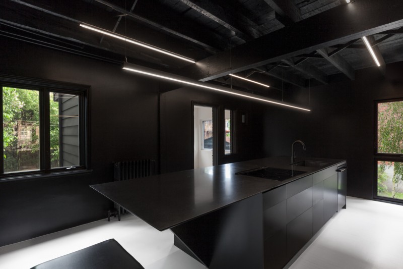 Контрастный интерьер особняка в Монреале, Канада