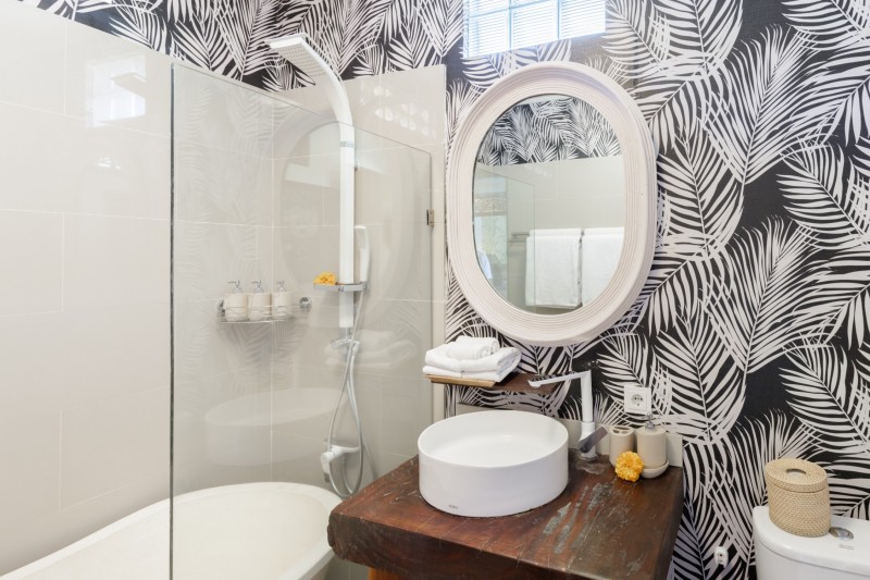 Яркий интерьер компактной квартиры в Куте, Индонезия Яркий интерьер компактной квартиры в Куте, Индонезия