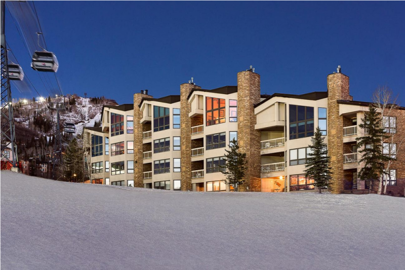 Люкс в отеле Chateau Chamonix на  горнолыжном курорте Лавлэнд  в Джорджтауне