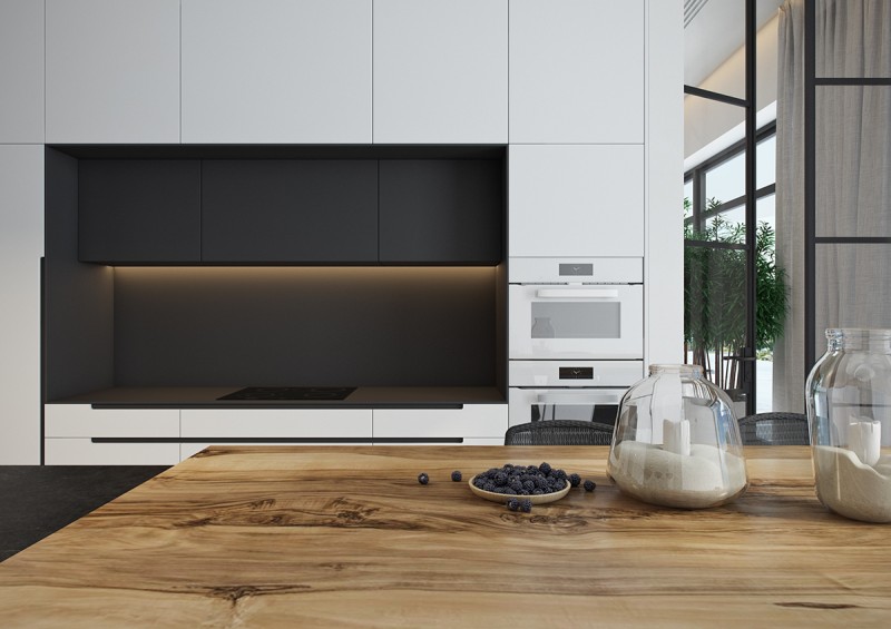 Панорамные окна в доме у моря