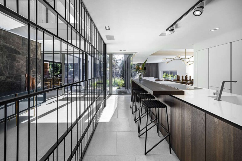 Современный двухэтажный дом, расположенный в Кейптауне, Южная Африка