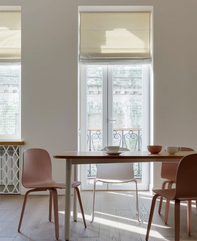 Комфортный, без лишних деталей интерьер светлых апартаментов