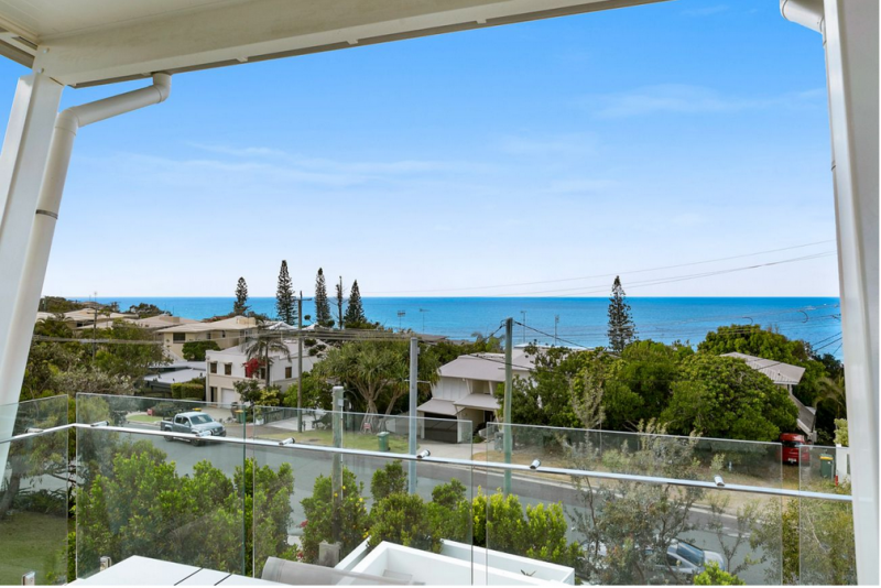 Минималистичный таунхаус на солнечном побережье Австралии в Нуса-Хедс Минималистичный таунхаус на солнечном побережье Австралии в Нуса-Хедс