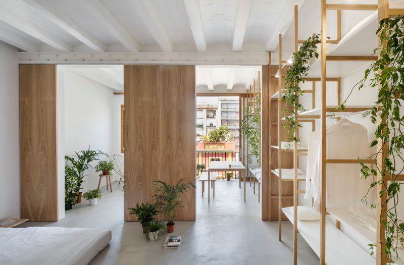 Преобразование квартиры 1880-х годов в два лофта, расположенных в районе Сан-Антонио в Барселоне Преобразование квартиры 1880-х годов в два лофта, расположенных в районе Сан-Антонио в Барселоне