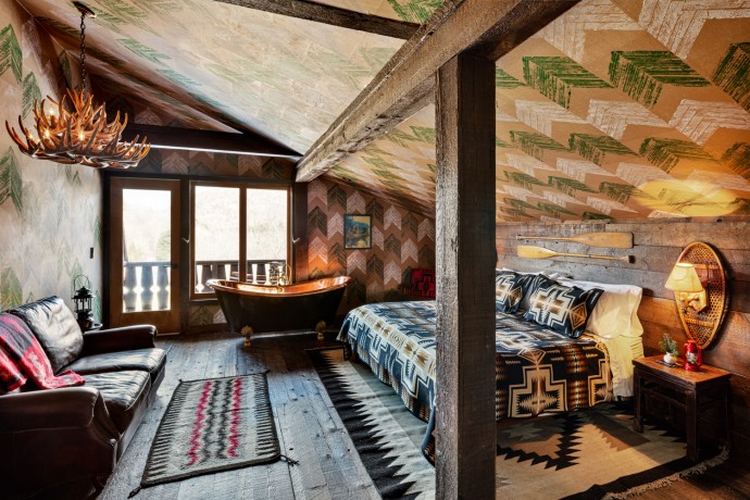 Шале Urban Cowboy Lodge на территории отеля Lyon Porter в Кэтскиллс, штат Нью-Йорк