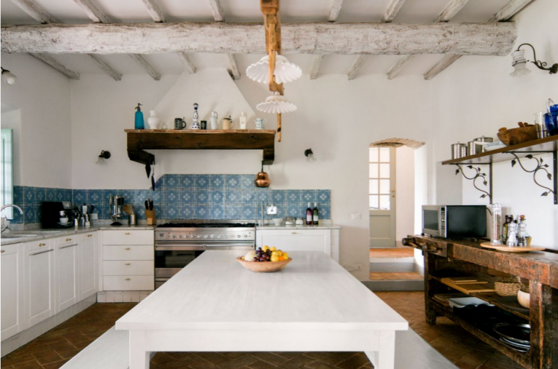 Деревенская усадьба с видом на холмы Кьянти, Италия Деревенская усадьба с видом на холмы Кьянти, Италия