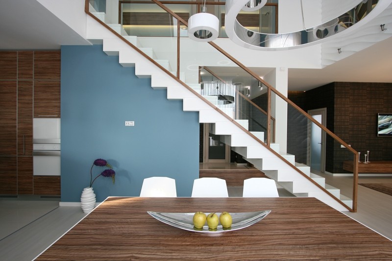 Гармоничное сочетание цветов в интерьере загородного дома