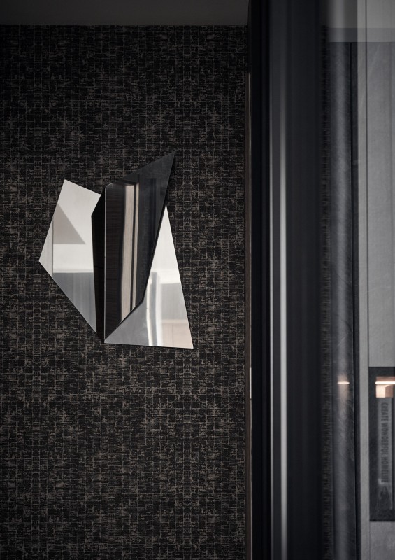 Интерьер в темных тонах Интерьер в темных тонах